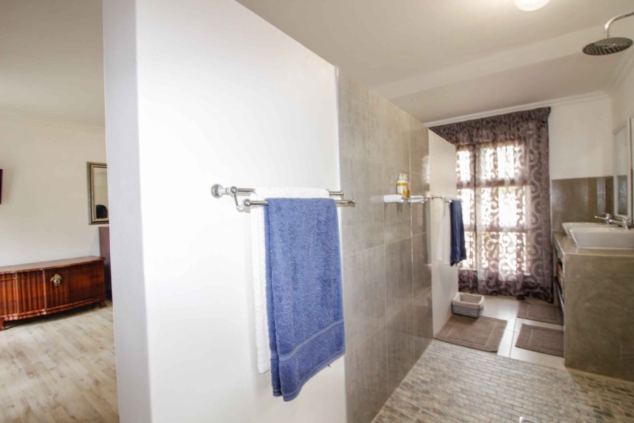 3 Bedroom Property for Sale in Wavecrest Eastern Cape